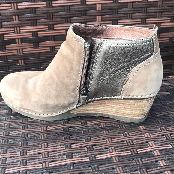 Dansko Shirley Tan Wedge bootie - Picture 11 of 12
